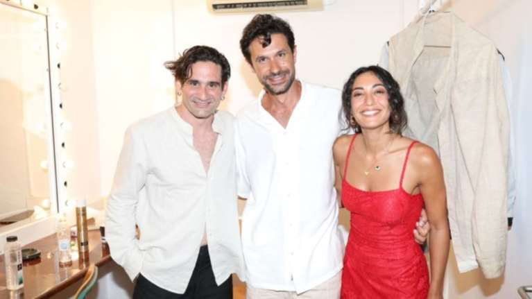 Αποκαλυπτήρια για Οδυσσέα Παπασπηλιοπουλο - Ευγενία Σαμαρά: Η πρώτη δημόσια εμφάνιση μαζί σε θεατρική πρεμιέρα [εικόνα]