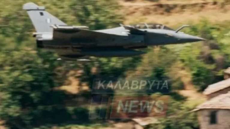 Αχαΐα: Τα Rafale πετούν πάνω από τις στέγες σπιτιών στη Ζαχλωρού [εικόνες]