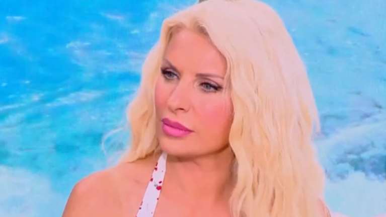 Ατύχημα για την Ελένη Μενεγάκη: &quot;Δεν θέλω να με ακουμπάνε είμαι και παράξενη&quot;