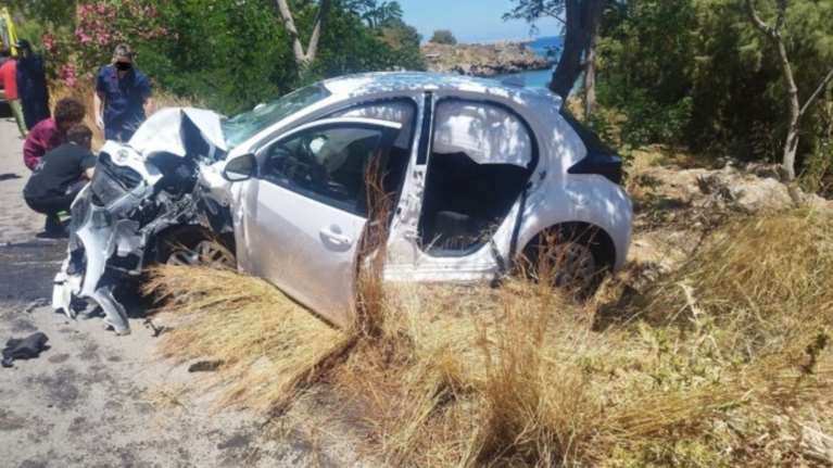 Χανιά: Σοβαρό τροχαίο με αγροτικό να συγκρούεται μετωπικά με ΙΧ στην Κίσσαμο - Δύο τραυματίες στο νοσοκομείο [εικόνες]