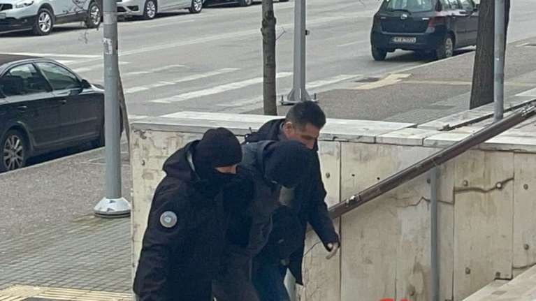 Θεσσαλονίκη: &quot;Τσακώθηκαμε, με προσέβαλε και τον μαχαίρωσα&quot; - Στη φυλακή ο 16χρονος που έστειλε τον αδελφό του στη ΜΕΘ