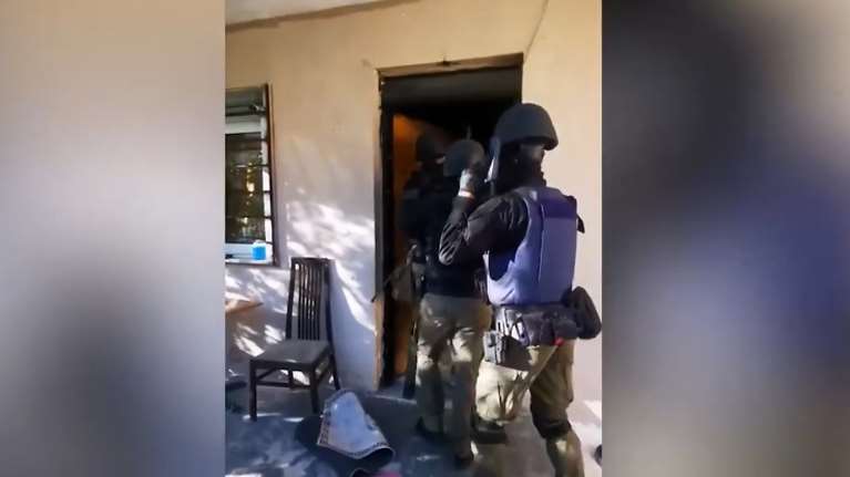 Επτά συλλήψεις και κατασχέσεις ναρκωτικών σε επιχείρηση της ΕΛΑΣ στη Δυτική Αττική [βίντεο]