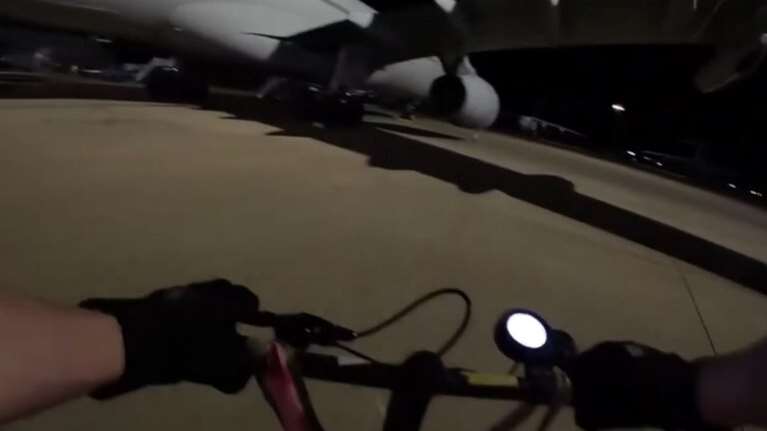 Βρετανία: Φιλοπαλαιστίνιοι ακτιβιστές εισέβαλαν σε βάση της RAF και έβαψαν με σπρέι μαχητικά αεροσκάφη [βίντεο]