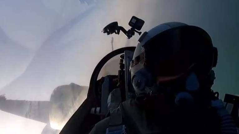 Θρίλερ στην Ισπανία: Ρώσος πιλότος που αυτομόλησε στην Ουκρανία βρέθηκε &quot;γαζωμένος&quot; από σφαίρες σε υπόγειο γκαράζ