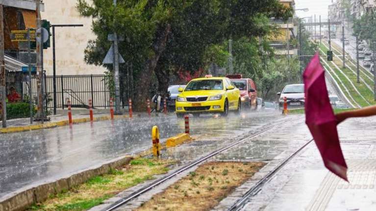 Ραγδαία επιδείνωση του καιρού: Έπεσαν 1.500 κεραυνοί - Καταιγίδες, χαλάζι και πλημμύρες - Πού θα χτυπήσει η κακοκαιρία