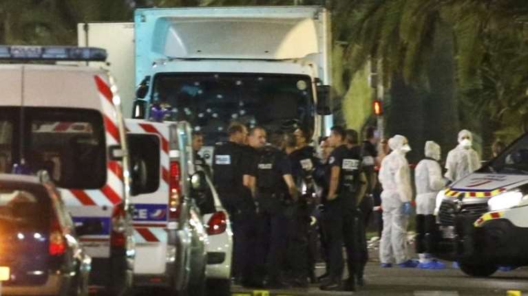 Τρομοκρατική επίθεση στη Νίκαια της Γαλλίας: Έως 18 χρόνια φυλακή στους κατηγορούμενους για το μακελειό με τους 86 νεκρούς