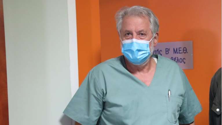 Διαφωνία Καπραβέλου: Να φοράμε μάσκες και μετά την 1η Ιουνίου - Δεν τελείωσε η πανδημία [βίντεο]