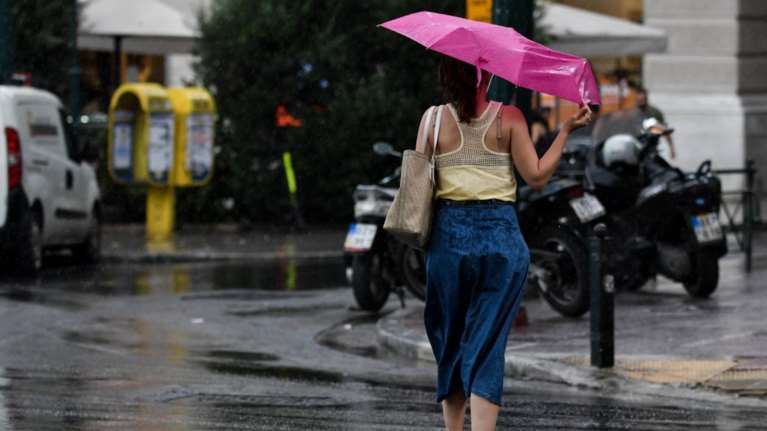 Ισχυρή καταιγίδα στην Αττική: Σε ποιες περιοχές θα βρέχει τις επόμενες ώρες [Εικόνες]