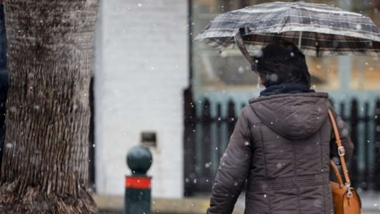 Αγριεύει το σκηνικό του καιρού με βροχές και καταιγίδες, πέφτει αισθητά η θερμοκρασία - Πού θα χιονίσει