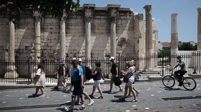 Κορονοϊός: Στο &quot;κόκκινο η Αττική με 7.946 νέα κρούσματα - Ακόμη 764 στη Θεσσαλονίκη