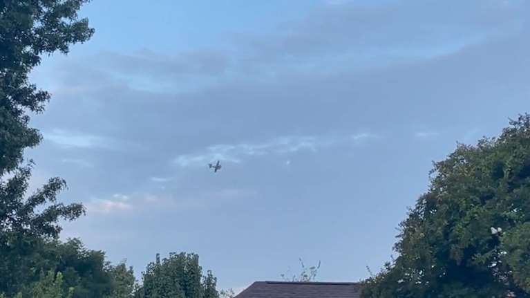 ΗΠΑ: Προσγειώθηκε με ασφάλεια το αεροπλάνο που ο πιλότος του απειλούσε να το ρίξει σε πολυκατάστημα