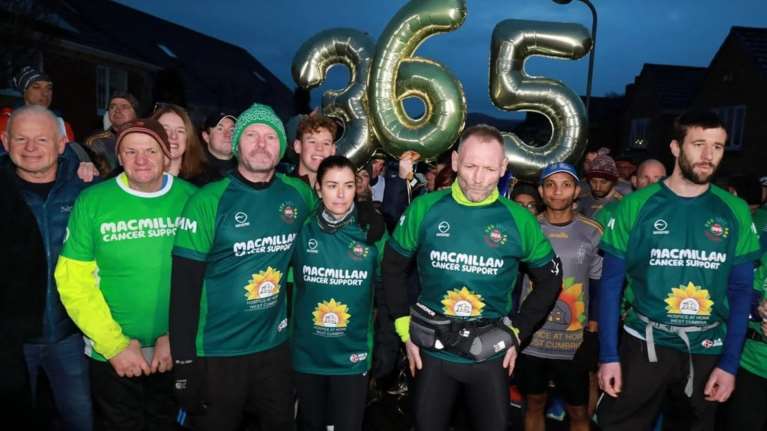 365 μαραθώνιοι σε έναν χρόνο: Βρετανός ολοκλήρωσε την αποστολή για φιλανθρωπικό σκοπό