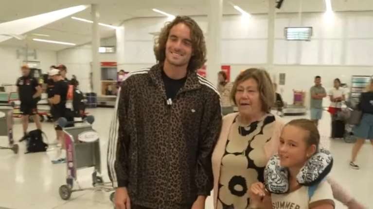 Στέφανος Τσιτσιπάς: Έκλεψε την παράσταση στην Αυστραλία με… λεοπάρ φόρμα [βίντεο]