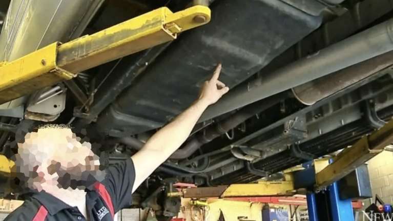 Χανιά: Τρυπούσαν τα ρεζερβουάρ από κάτω και έκλεβαν τα καύσιμα από τα αυτοκίνητα