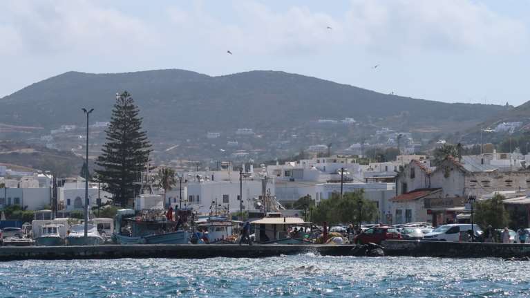 Πάρος: Συγκλονίζει η μητέρα του 23χρονου που μαχαιρώθηκε από ανηλίκους - &quot;Η ζωή του κρεμόταν από μια κλωστή&quot; [βίντεο]