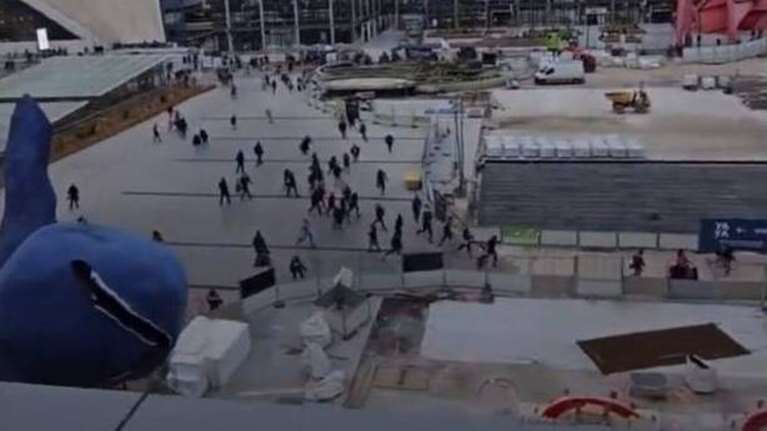 Έληξε ο συναγερμός στο Παρίσι: Οι αναφορές για πυροβολισμούς και τραυματία ήταν αυτοκτονία