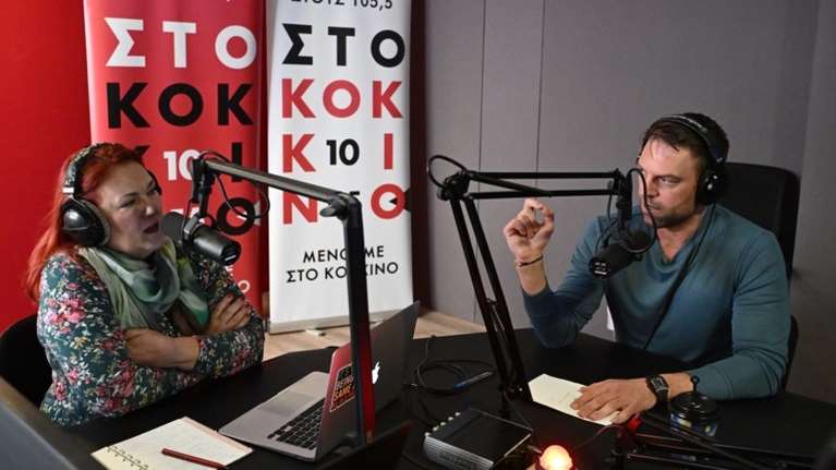 Αναβρασμός στο "Κόκκινο": Φεύγει μόνη της η δημοσιογράφος που ήθελαν να απολύσουν για τη φωτογραφία Κασσελάκη με τη Φάρλι