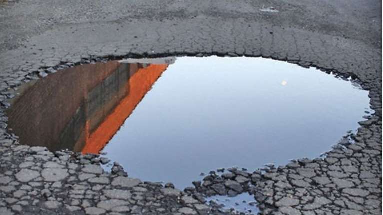 Λάρισα: Αποζημίωση 13.400 ευρώ από τον δήμο σε οδηγό μηχανής που έπεσε σε λακούβα