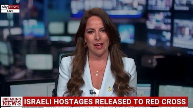 &quot;Η πιο καταπληκτική έκτακτη είδηση που έχω μεταδώσει&quot;: Λύγισε δημοσιογράφος του Sky News με την απελευθέρωση των ομήρων [βίντεο]