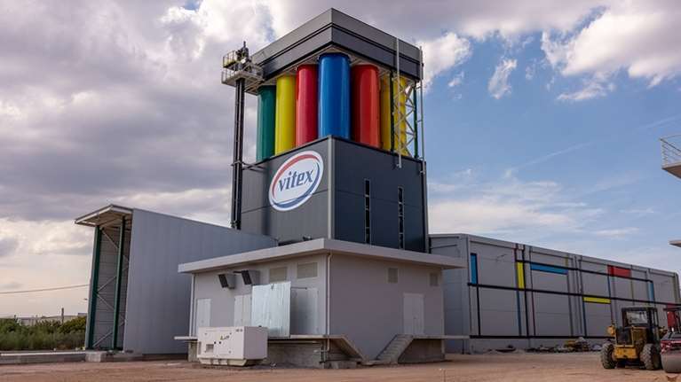 Ο Χρωμόπυργος της Vitex: Σύγχρονη παραγωγή κονιαμάτων με λίγη μαγεία