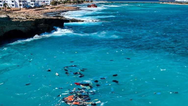 Ναυάγιο στα Κύθηρα: Ανασύρθηκαν έξι σοροί από τη θάλασσα -  Έχουν διασωθεί συνολικά 80 άτομα