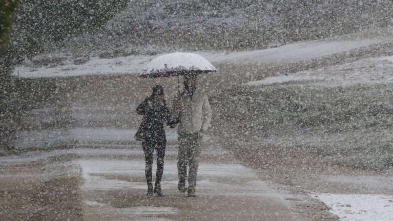 Έκτακτο δελτίο επιδείνωσης του καιρού: Τριήμερο με καταιγίδες και χιονοπτώσεις - Κρύο τη Δευτέρα και παραμονή Χριστουγέννων