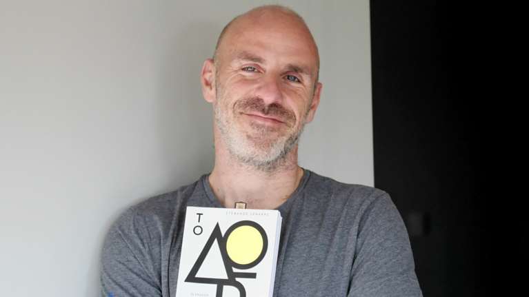 Στέφανος Ξενάκης: "8 Μέρες Μέσα" - Το νέο βιβλίο του συγγραφέα για την εμπειρία του από τη φυλακή