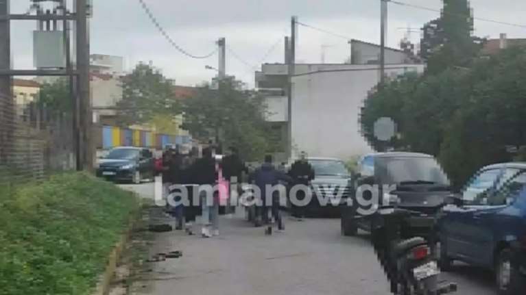 Βίντεο από συμπλοκή μαθητών έξω από σχολείο στη Λαμία