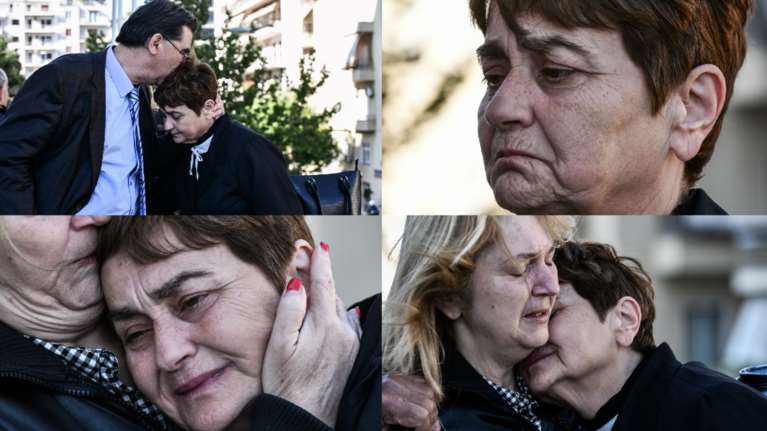 Δολοφονία Τοπαλούδη: Σε κλάματα ξέσπασε ο πατέρας - Ο σπαραγμός της μητέρας [εικόνες]