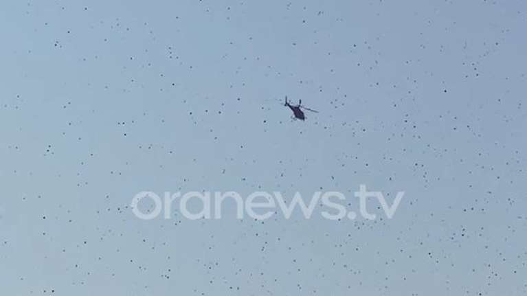 Αλβανία: Γάμος υπερπαραγωγή στο Φιερ - Ελικόπτερο συνόδευε τα νυφικά αυτοκίνητα ρίχνοντας... ροδοπέταλα [εικόνες, βίντεο]