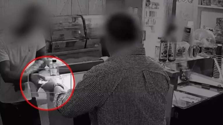 &quot;Εβαλα 400 ευρώ στον φάκελο για τον Τόνι τον... υδραυλικό&quot;: Νέες αποκαλύψεις για τους εκβιαστές στη Μύκονο