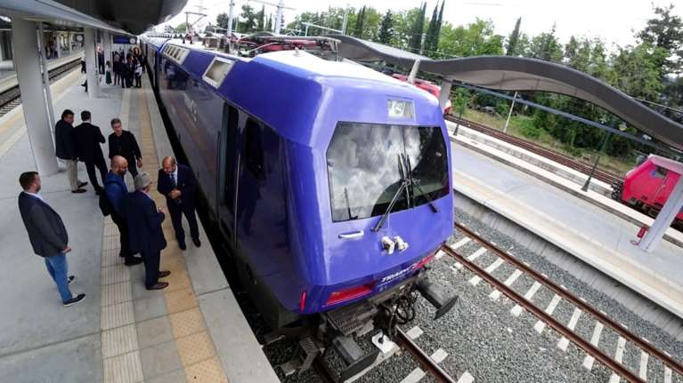 Λιβαδειά: Ακινητοποιήθηκε τρένο Intercity λόγω φωτιάς κοντά στις γραμμές του ΟΣΕ