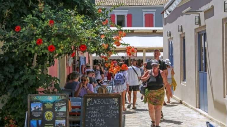 Κορονοϊός: 14.992 κρούσματα αυτή την εβδομάδα στην Αττική - Ακόμη 7.751 νέες μολύνσεις στη Θεσσαλονίκη