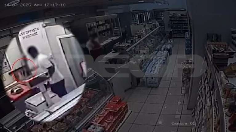 Κυψέλη: Στιγμές τρόμου σε σούπερ μάρκετ - 34χρονος άρπαξε μαχαίρι και το κάρφωσε στον λαιμό του [βίντεο]