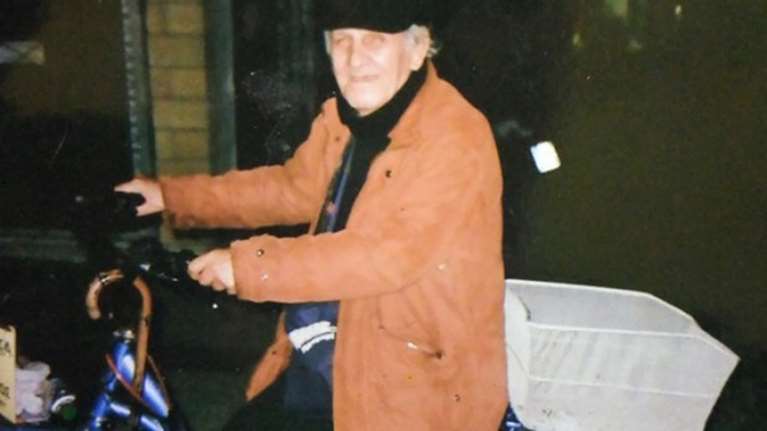 Λάρισα: Πέθανε ο κυρ Νίκος Χατζηγρίβας - Ο βιοτέχνης που καταστράφηκε και πουλούσε λαχεία στο δρόμο - Η ιστορία της ζωής του