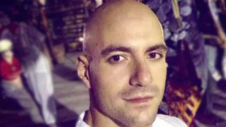 Συγκινητικός αποχαιρετισμός στον αστυνομικό Λυγγερίδη: Συνάδελφοί του αγκάλιασαν τη σορό και έψαλαν τον εθνικό ύμνο