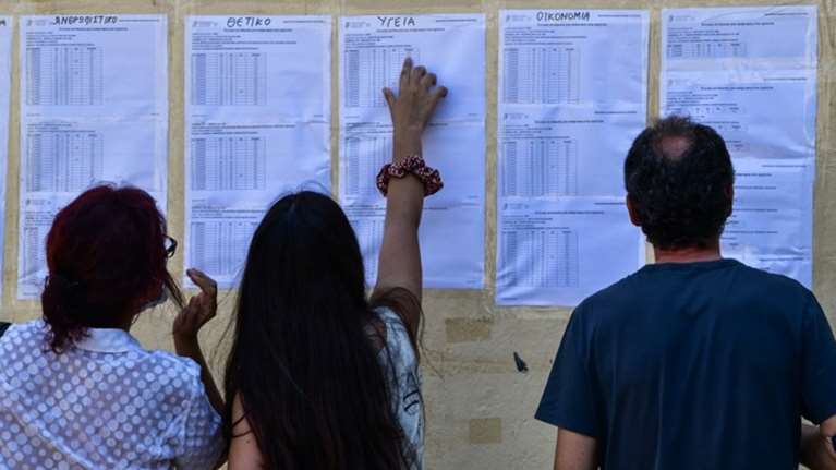 Πανελλαδικές 2025: Οι εκτιμήσεις για τις βάσεις εισαγωγής στα ΑΕΙ - Πού θα έχουν &quot;θεαματική άνοδο&quot;