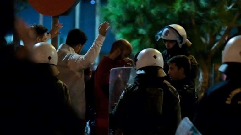 Επεισόδια στο Ρέντη:  Εντοπίστηκε DNA στα ρούχα που έκαψαν οι χούλιγκαν - Ταυτοποιήθηκε το όχημα με τις φωτοβολίδες