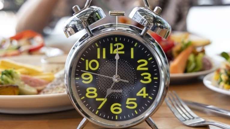 Οι 4 μεγαλύτεροι μύθοι για τη διαλειμματική νηστεία - Τι συμβουλεύουν οι ειδικοί