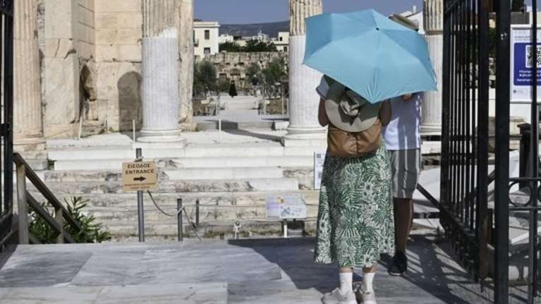 Καιρός: Έρχεται νέα άνοδος της θερμοκρασίας με 40άρια – Κίνδυνος φωτιάς από τη ζέστη και τα μελτέμια