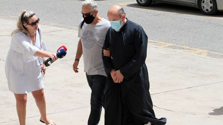 Συγκλονιστικές αποκαλύψεις στο Αγρίνιο: &quot;Έτσι μας βίαζε ο ιερέας - Μας έγδυνε για να λύσει τα... μάγια&quot;