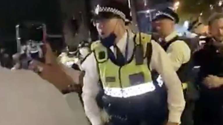 Δεύτερη επίθεση κατά αστυνομικών σε παράνομο κορονο - πάρτι στο Λονδίνο