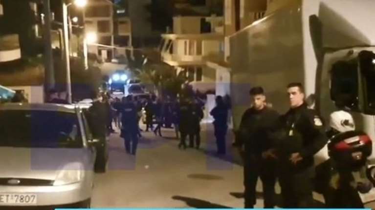 Κορυδαλλός: Είδα τη σύζυγό του να κλαίει στο μπαλκόνι, τα παιδιά του φώναζαν &quot;μπαμπά, μπαμπά&quot;, λέει αυτόπτης μάρτυρας