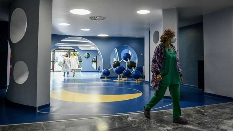 Εξαρση στις αναπνευστικές λοιμώξεις μέχρι τον Μάρτιο: Γρίπη - Covid ανταγωνίζονται - Αυξάνουν οι αναμονές στα εξωτερικά ιατρεία