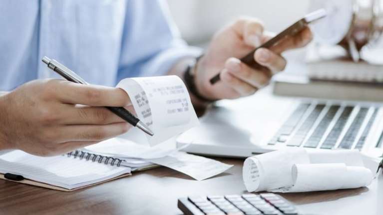 Ιδού το αίσχος της φοροδιαφυγής: Δεκαέξι χιλιάδες κομμωτήρια δηλώνουν εισόδημα 162 ευρώ τον μήνα!