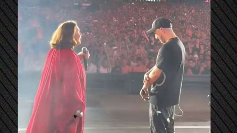 Η επική ανάρτηση του Netflix για την εμφάνιση της Χαρούλας Αλεξίου στη συναυλία του ΛΕΞ