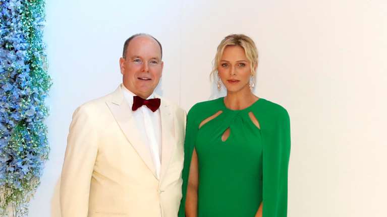 Αγωνία για την πριγκίπισσα Σαρλίν - Ξανά στο χειρουργείο - Επιμένει ο Αλβέρτος ότι &quot;είναι καλύτερα&quot;