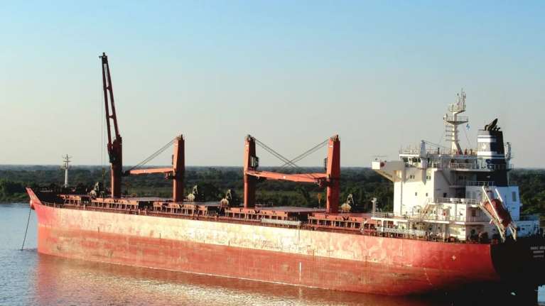 Οι Χούθι ανέλαβαν την ευθύνη της επίθεσης κατά ελληνόκτητου εμπορικού πλοίου