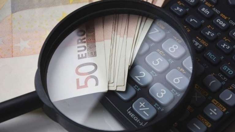 Πόσο αυξάνονται μισθοί και συντάξεις το 2023: Τι προβλέπεται για φόρους, εισφορές και επιδόματα