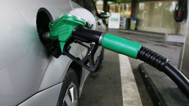 Ερχεται έμμεσο &quot;πλαφόν&quot; στην τιμή της αμόλυβδης – Πώς θα λειτουργεί το μέτρο